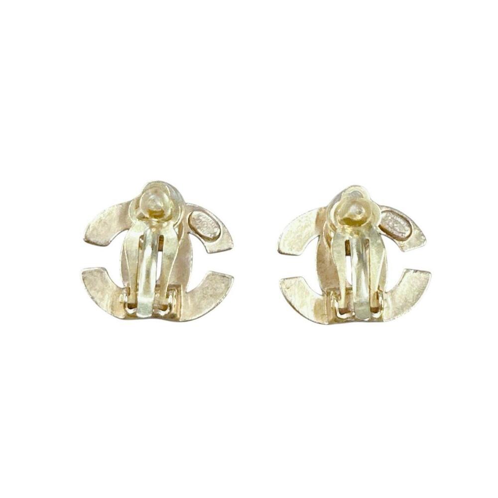 CHANEL Vintage Gold Logo Earrings - Picture 5 of 7